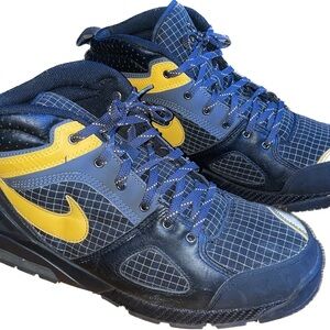 Nike ACG Boots Black and Yellow Durable Outsole